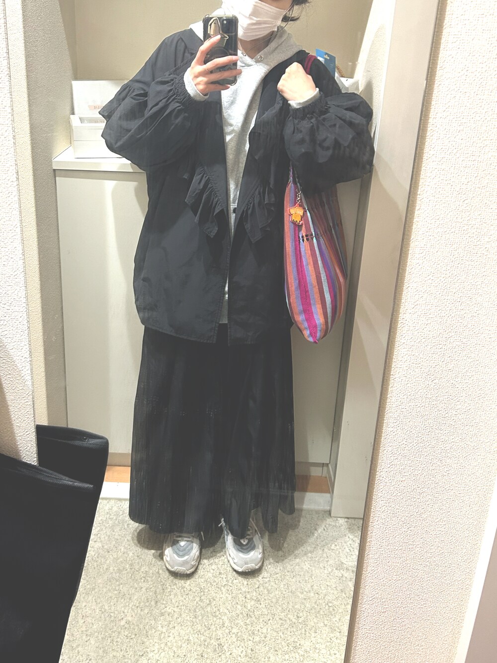 「aiko、aikoジャンキー、aikoグッズ、aikoライブ、フーディー、ロングスカート、スニーカー、3色コーデ」｜「FICTION TOKYOのアイテム（ジャケット/アウター、ブラック系）」を使った、m.さん（レディース・161cm）の夏コーディネートの1枚目の写真
