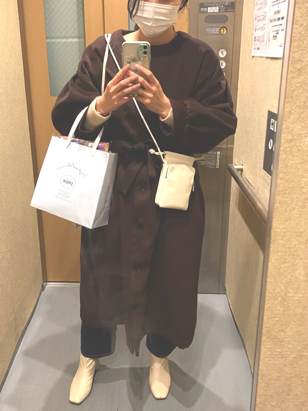 「3色コーデ、ブーツ」｜「mysticのウエストシャーリングコート（その他アウター、ブラウン系）」を使った、m.さん（レディース・161cm）の冬コーディネートの1枚目の写真