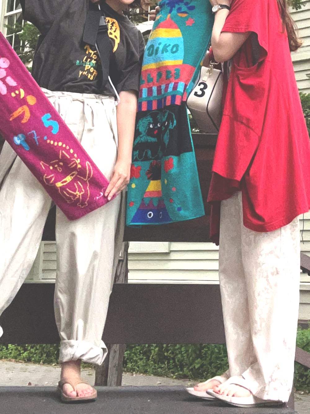 「aiko、aikoジャンキー、サテンパンツ、ビーサン、ライブコーデ、oofos、旅行、3色コーデ」｜「U.S. POLO ASSN.の【U.S. POLO ASSN.】 ユーエスポロアッスン クロスボディ ショルダーバッグM　US2555(3)（ショルダーバッグ、ホワイト系）」を使った、m.さん（レディース・161cm）の秋コーディネートの1枚目の写真