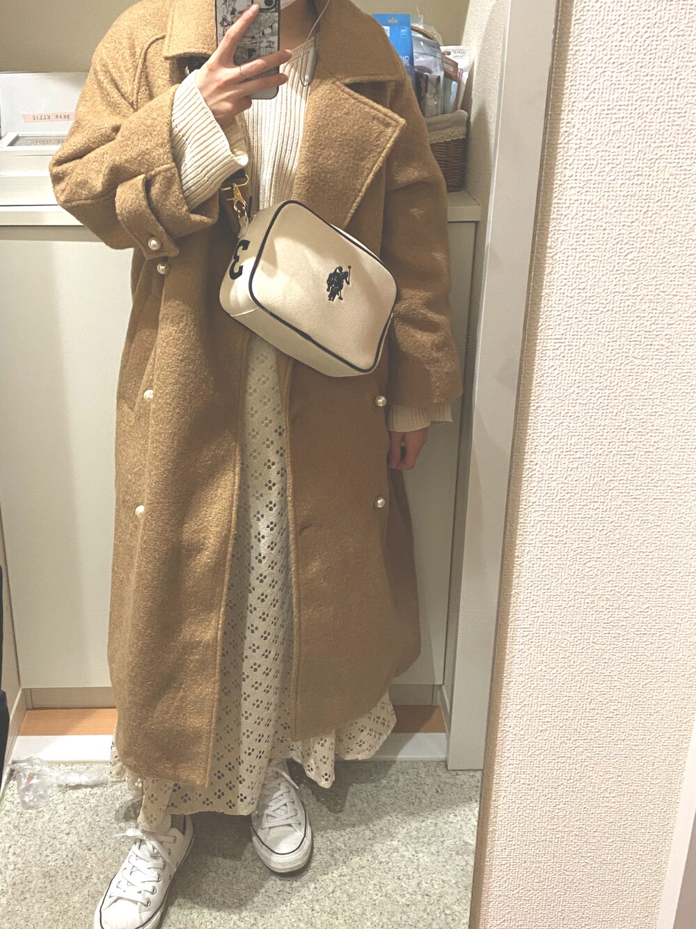 「3色コーデ、ワントーンコーデ、オールホワイト、スニーカー、コンバース、チャックテイラー」｜「U.S. POLO ASSN.の【U.S. POLO ASSN.】 ユーエスポロアッスン クロスボディ ショルダーバッグM　US2555(3)（ショルダーバッグ、ホワイト系）」を使った、m.さん（レディース・161cm）の夏コーディネートの1枚目の写真