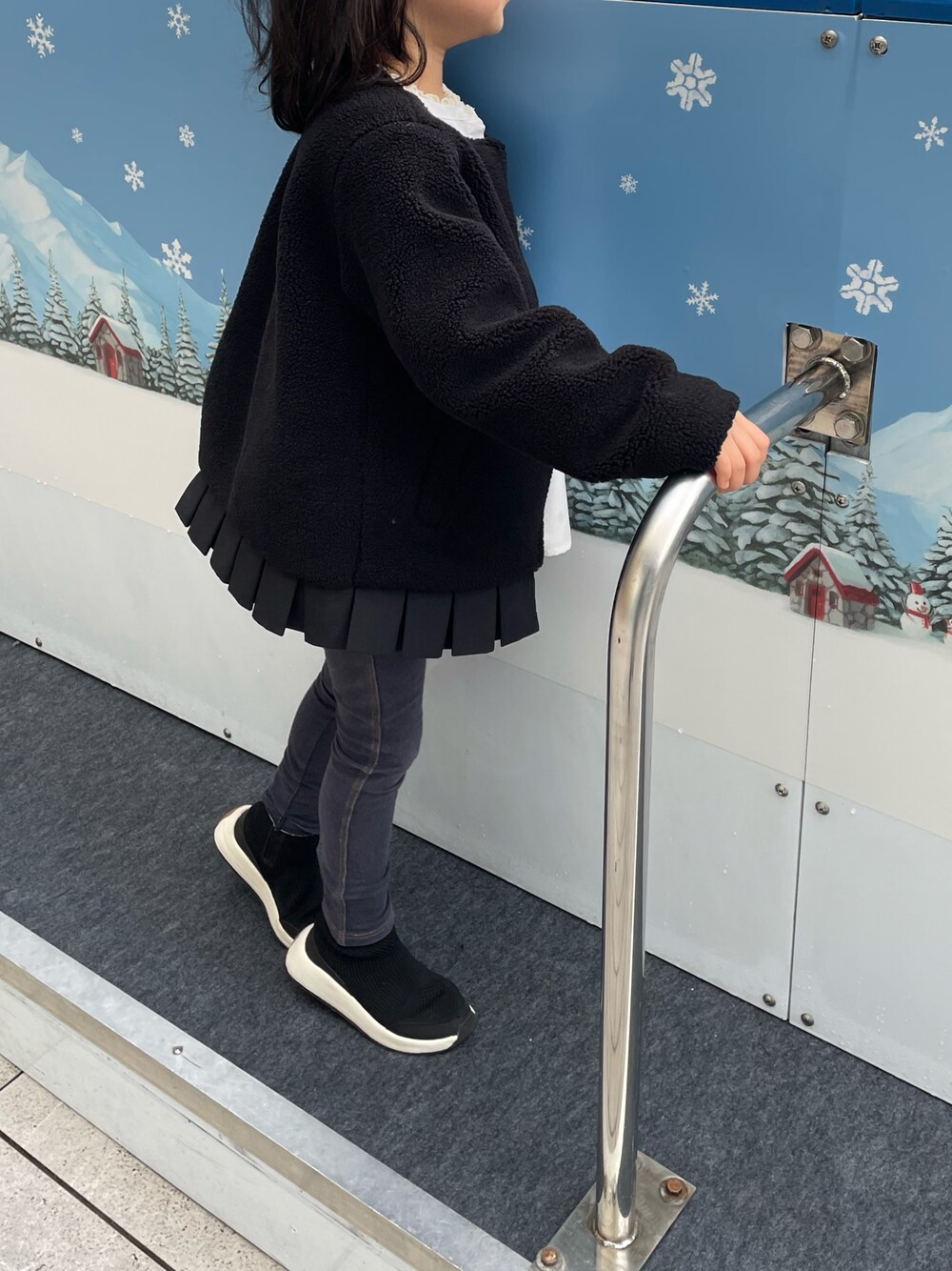 「未来のWEARISTAプロジェクト、休日スタイル、キッズコーデ、女の子、5歳、ZARA、サマンサモスモス ラーゴム、モノトーン、プチプラコーデ、ブーツ、ユニクロ」｜「ZARA KIDSのアイテム（ブーツ、ブラック系）」を使った、shittoさん（キッズ・100cm）の秋コーディネートの1枚目の写真