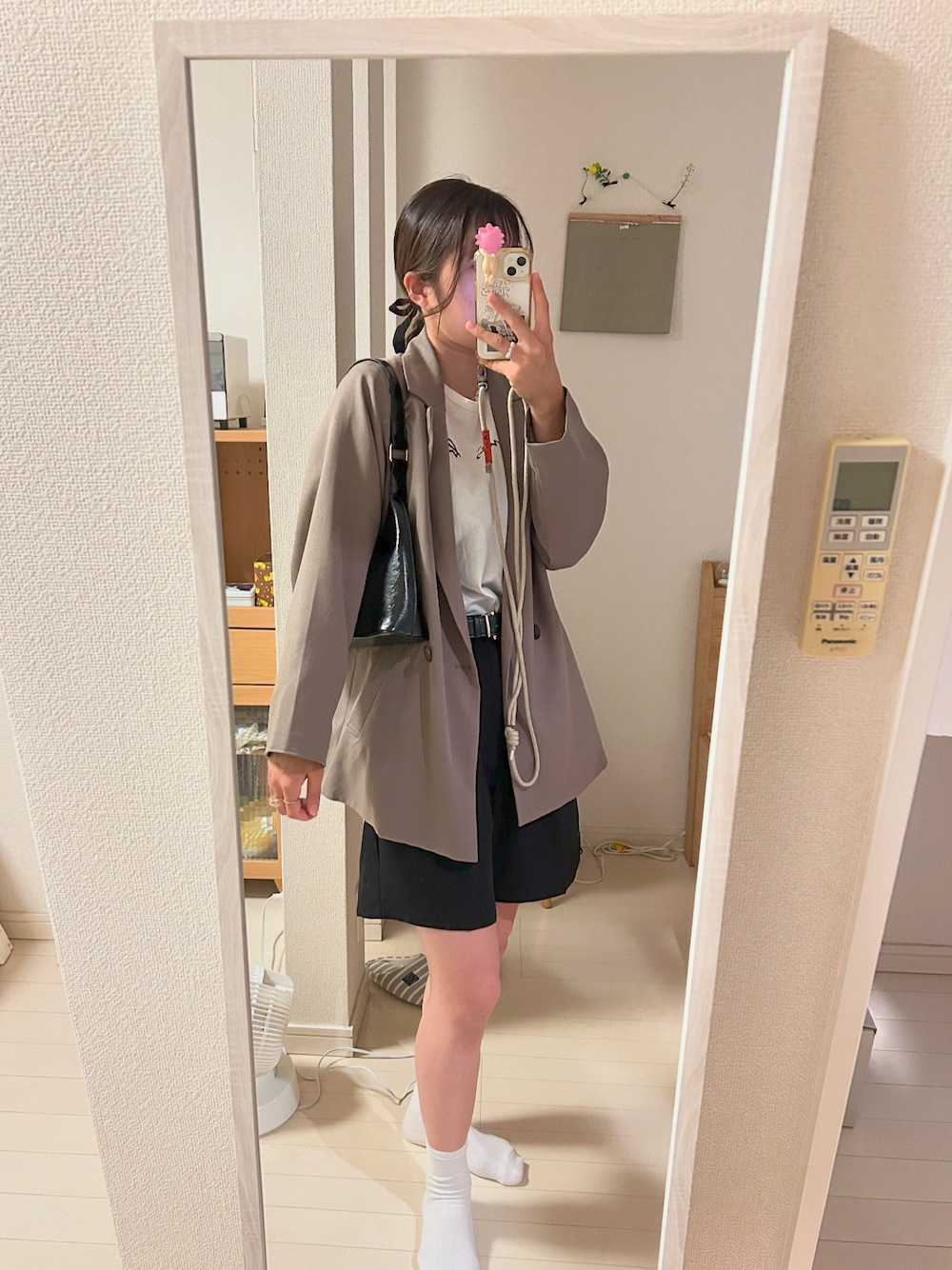 「ジャケット、ハーフパンツ、agnes b.、秋コーデ、大人カジュアル、ロゴT、ブーツ、ブラウン」｜「Mayreeの【Mayree】ドロップショルダーウールライク ダブルテーラードセットアップ（セットアップ、ベージュ系）」を使った、ｅｍａ ¨̮ さん（レディース・159cm）の秋コーディネートの1枚目の写真