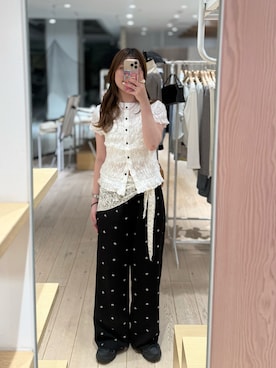 「mystic（ミスティック）のエアリーシャーリングブラウス（Shirts、ホワイト系）」を使った、おりんさん（レディース・161cm）の春コーディネート