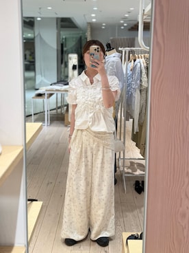 「mystic（ミスティック）の《＠___s_m17 セレクト/IVO》シャーリングシェイプシャツ（Shirts、ホワイト系）」を使った、おりんさん（レディース・161cm）の春コーディネート