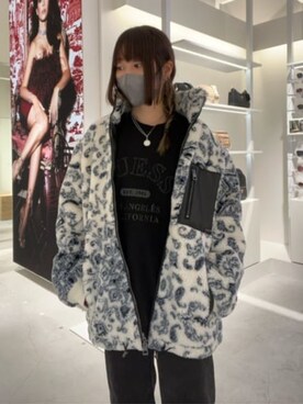 「Guess（ゲス）のアイテム（ブルゾン）」を使った、GUESS JAPANさん（レディース・162cm）の冬コーディネート