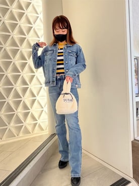 「ショート丈トップス」｜「アイテム（デニムジャケット）」を使った、GUESS JAPANさん（レディース・162cm）の秋コーディネート