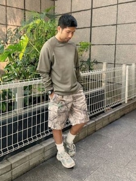 「Guess（ゲス）のアイテム（Tシャツ/カットソー）」を使った、GUESS JAPANさん（メンズ・170cm）の秋コーディネート