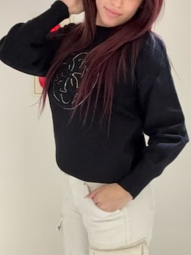 「ロゴ」｜「アイテム（ニット/セーター）」を使った、GUESS JAPANさん（レディース・161cm）の冬コーディネート
