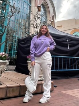 「Guess（ゲス）のアイテム（スウェットパンツ）」を使った、GUESS JAPANさん（レディース・153cm）の春コーディネート