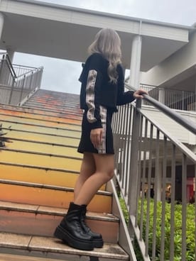 「Guess（ゲス）のアイテム（スウェット）」を使った、GUESS JAPANさん（レディース・157cm）の冬コーディネート