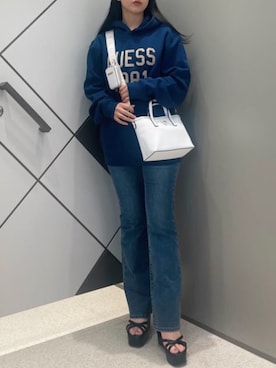 「ミニトート」｜GUESS JAPANさん（レディース・159cm）の秋コーディネート