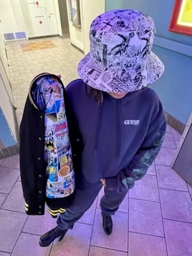 「Guess（ゲス）のアイテム（スタジャン）」を使った、GUESS JAPANさん（レディース・152cm）の秋コーディネート