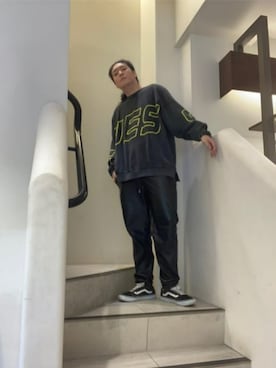 「Guess（ゲス）のアイテム（スウェット）」を使った、GUESS JAPANさん（メンズ・178cm）の秋コーディネート