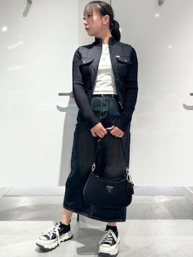 「GUESS」｜「アイテム（ブルゾン）」を使った、GUESS JAPANさん（レディース・161cm）の冬コーディネート