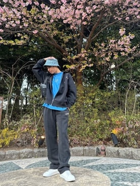 「Guess（ゲス）のアイテム（スウェットパンツ）」を使った、GUESS JAPANさん（メンズ・174cm）の春コーディネート