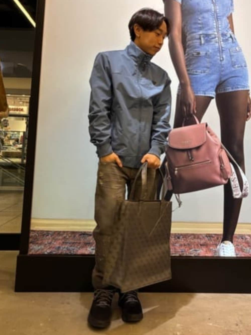 新品　GUESS トートバッグ Guess（ゲス）の「【GUESS】ゲス VIKKY G - CUBE TOTE BAG