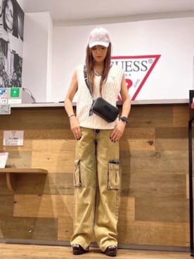 「アイテム（カーゴパンツ、イエロー系）」を使った、GUESS JAPANさん（レディース・159cm）の夏コーディネート