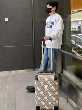 「Guess（ゲス）のアイテム（スウェット）」を使った、GUESS JAPANさん（メンズ・173cm）の秋コーディネート