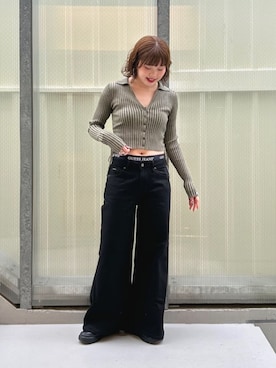 「アイテム（ボクサーパンツ）」を使った、GUESS JAPANさん（レディース・165cm）の秋コーディネート