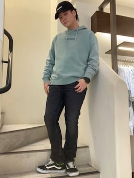「Guess（ゲス）のアイテム（キャップ）」を使った、GUESS JAPANさん（メンズ・178cm）の冬コーディネート