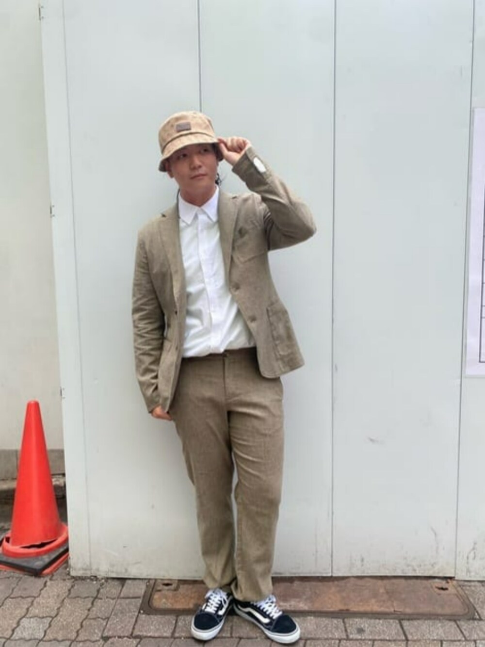 「セットアップコーデ、大人カジュアルコーデ、guess」｜「GuessのStravehats（ハット、ベージュ系）」を使った、GUESS JAPANさん（メンズ・178cm）の夏コーディネートの1枚目の写真