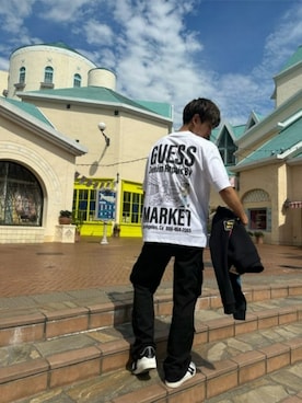 「Guess（ゲス）のアイテム（カーゴパンツ）」を使った、GUESS JAPANさん（メンズ・174cm）の秋コーディネート