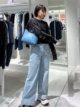 「Guess（ゲス）のアイテム（スウェット）」を使った、GUESS JAPANさん（レディース・162cm）の秋コーディネート