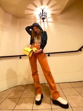 「ショート丈トップス」｜「アイテム（その他トップス）」を使った、GUESS JAPANさん（レディース・163cm）の春コーディネート