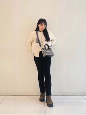 「アイテム（スタジャン）」を使った、GUESS JAPANさん（レディース・159cm）の秋コーディネート