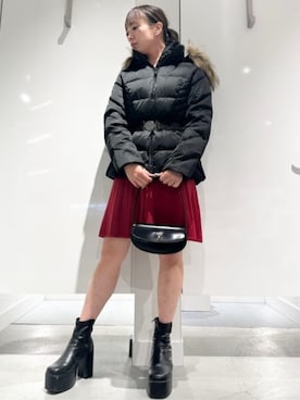 「GUESS」｜「アイテム（ダウンジャケット/コート）」を使った、GUESS JAPANさん（レディース・161cm）の冬コーディネート