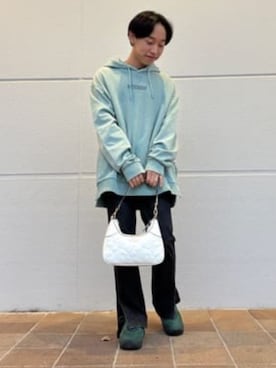 「ロゴパーカー」｜GUESS JAPANさん（メンズ・158cm）の冬コーディネート