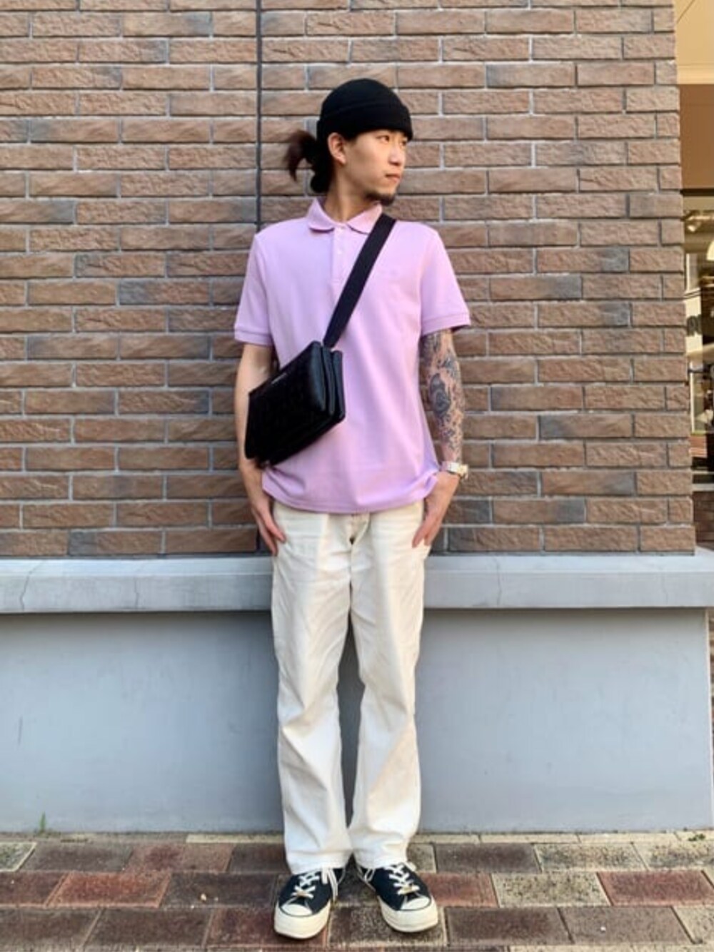 「guess、春コーデ、ポロシャツ、メンズファッション」｜「GuessのCarpenter Denim Pants（デニムパンツ、ホワイト系）」を使った、GUESS JAPANさん（メンズ・173cm）の春コーディネートの1枚目の写真