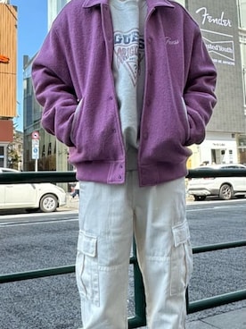 「アイテム（スタジャン、ピンク系）」を使った、GUESS JAPANさん（レディース・164cm）の春コーディネート