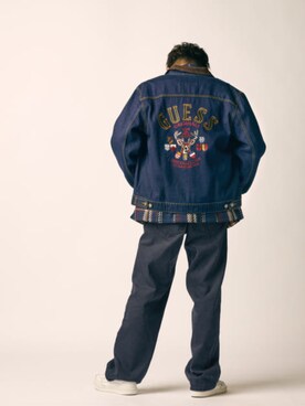 「刺繍」｜「アイテム（デニムジャケット）」を使った、GUESS JAPANさん（メンズ・174cm）の秋コーディネート