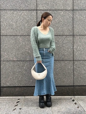 「アイテム（キャミソール、グリーン系）」を使った、GUESS JAPANさん（レディース・155cm）の秋コーディネート