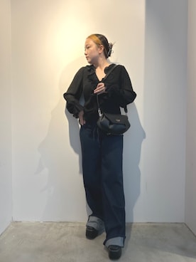 「Guess（ゲス）のアイテム」を使った、GUESS JAPANさん（レディース・155cm）の冬コーディネート