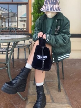「Guess（ゲス）のアイテム（帽子）」を使った、GUESS JAPANさん（レディース・158cm）の秋コーディネート