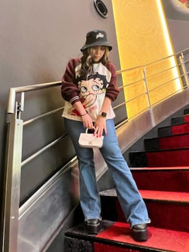 「Guess（ゲス）のアイテム（帽子）」を使った、GUESS JAPANさん（レディース・153cm）の秋コーディネート
