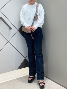 「Guess（ゲス）のアイテム（スウェット）」を使った、GUESS JAPANさん（レディース・159cm）の冬コーディネート