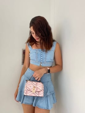 「ショート丈トップス」｜「アイテム（その他トップス）」を使った、GUESS JAPANさん（レディース・170cm）の夏コーディネート
