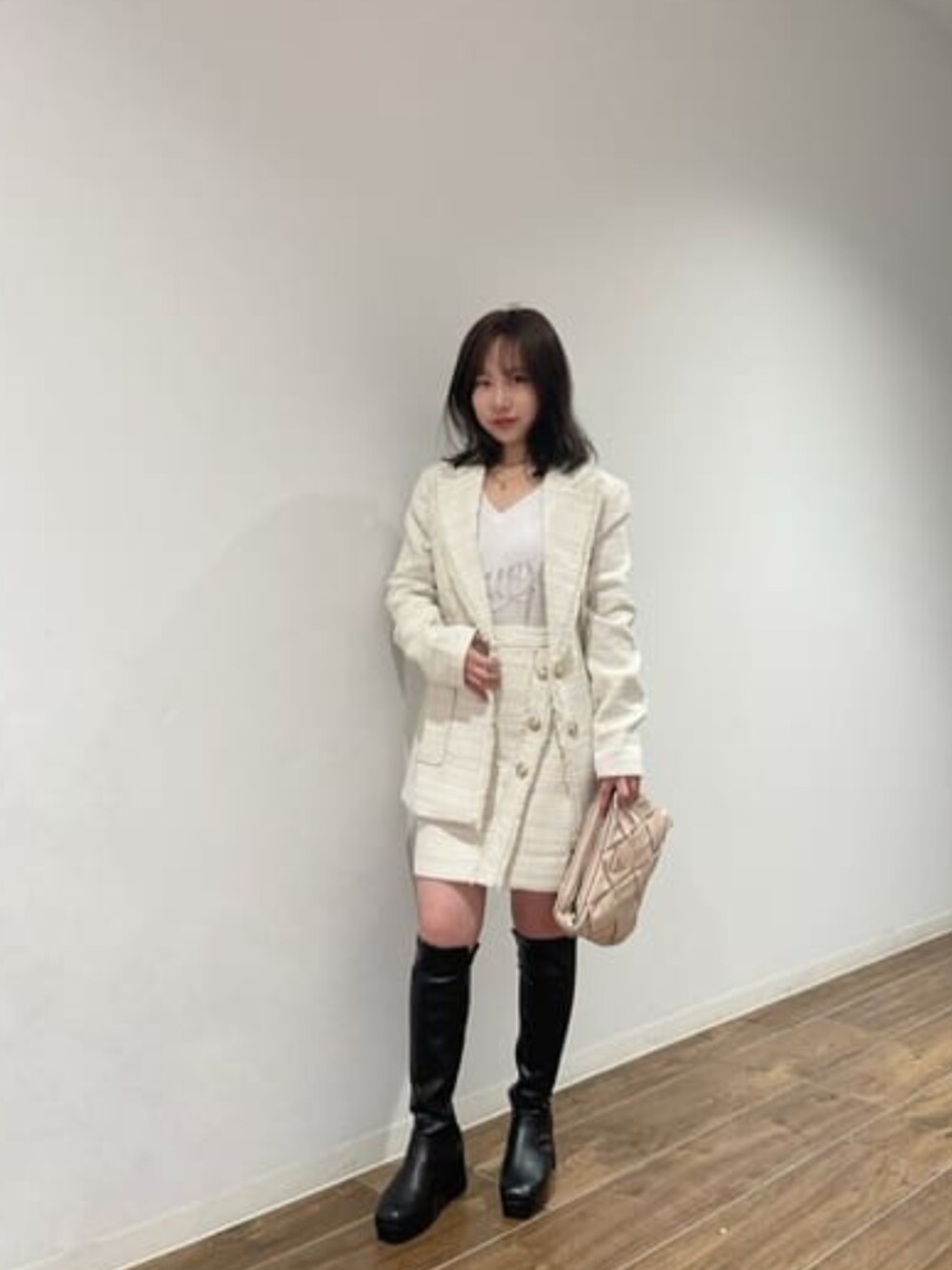 「GUESS、きれいめカジュアル、オトナ女子、大人女子、春夏コーデ、低身長コーデ」｜「GuessのECO Tosca Tweed Blazer（テーラードジャケット、ホワイト系）」を使った、GUESS JAPANさん（レディース・152cm）の春コーディネートの1枚目の写真