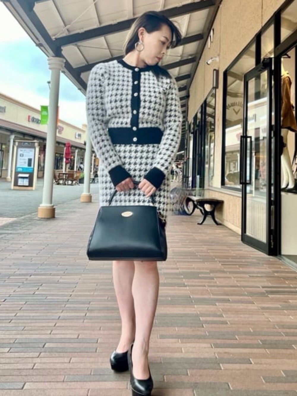 「guess、GUESS、セットアップ、セットアップスタイル、千鳥柄、秋コーデ、秋冬コーデ、冬コーデ」｜「GuessのViolet Wool-Blend Cardigan Sweater（カーディガン/ボレロ、ブラック系）」を使った、GUESS JAPANさん（レディース・150cm）の冬コーディネートの1枚目の写真