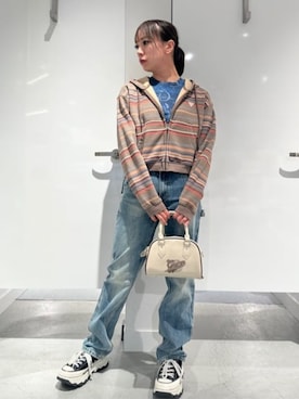 「Guess（ゲス）のアイテム（パーカー）」を使った、GUESS JAPANさん（レディース・161cm）の冬コーディネート