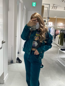 「ショート丈トップス」｜「アイテム（デニムジャケット）」を使った、GUESS JAPANさん（レディース・150cm）の冬コーディネート