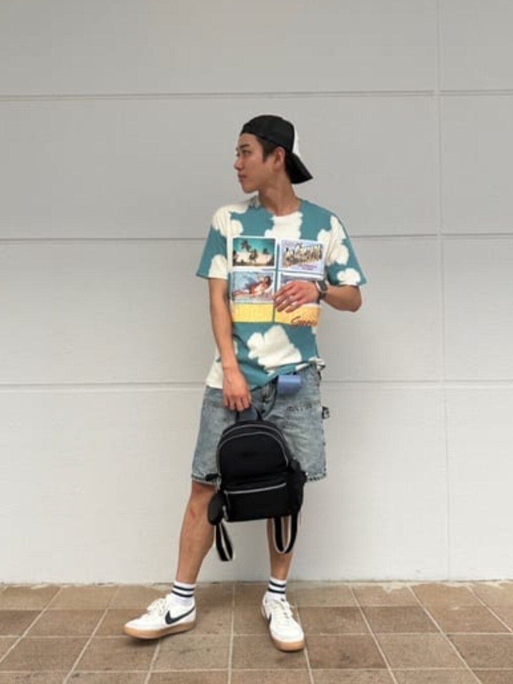 「GUESS、夏コーデ、メンズファッション、カジュアル、大人カジュアル、夏だ！Tシャツ着よう！」｜「GuessのGUESS Originals Earth Day Love Trucker Hat（ハット、ブラック系）」を使った、GUESS JAPANさん（メンズ・174cm）の夏コーディネートの1枚目の写真