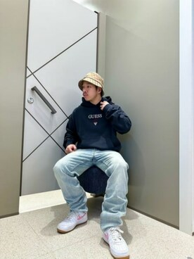 「Guess（ゲス）のアイテム（ハット）」を使った、GUESS JAPANさん（メンズ・167cm）の秋コーディネート
