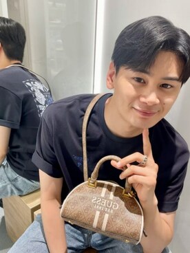 「Guess（ゲス）のアイテム（ハンドバッグ）」を使った、GUESS JAPANさん（メンズ・173cm）の夏コーディネート