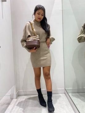 「Guess（ゲス）のアイテム（アクセサリー）」を使った、GUESS JAPANさん（レディース・163cm）の秋コーディネート