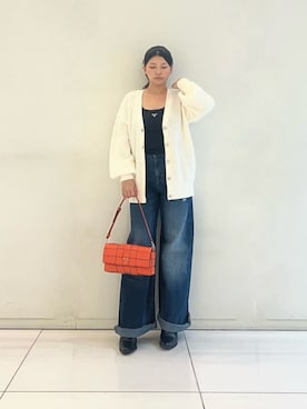 「アイテム（タンクトップ）」を使った、GUESS JAPANさん（レディース・155cm）の秋コーディネート
