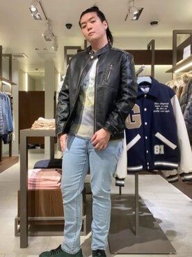 「Guess（ゲス）のアイテム（ブルゾン）」を使った、GUESS JAPANさん（メンズ・178cm）の春コーディネート
